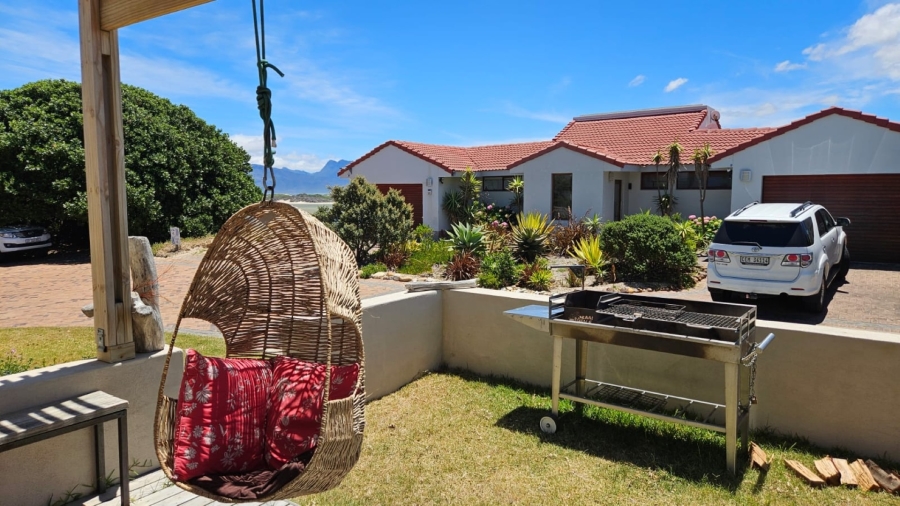 3 Bedroom Property for Sale in Meerenbosch Western Cape